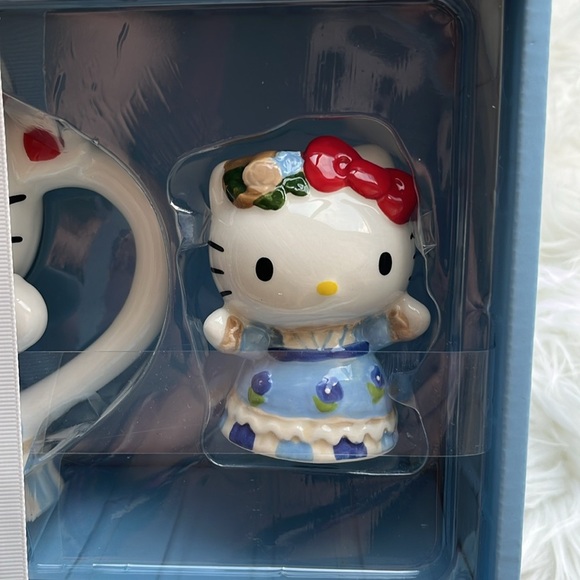 🆕 Hello Kitty Mug & Figurine Set Hand Painted Gift Set - Picture 3 of 7